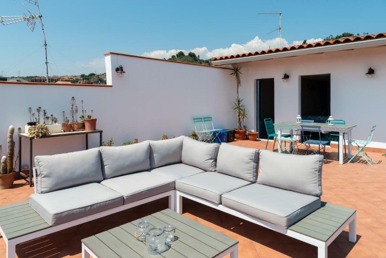 Апартаменты La Terrazza Dei Normanni Ачи Костелло Экстерьер фото